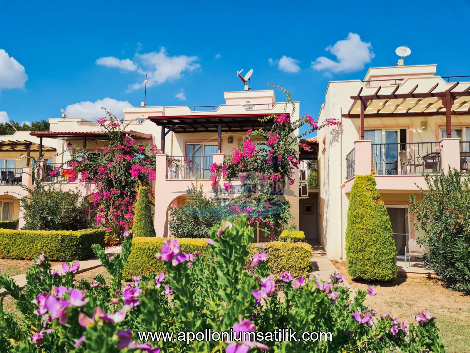 Bozbük Apolloniumda Geniş Bahçeli, Full Eşyalı 3+1 Yazlık Villa