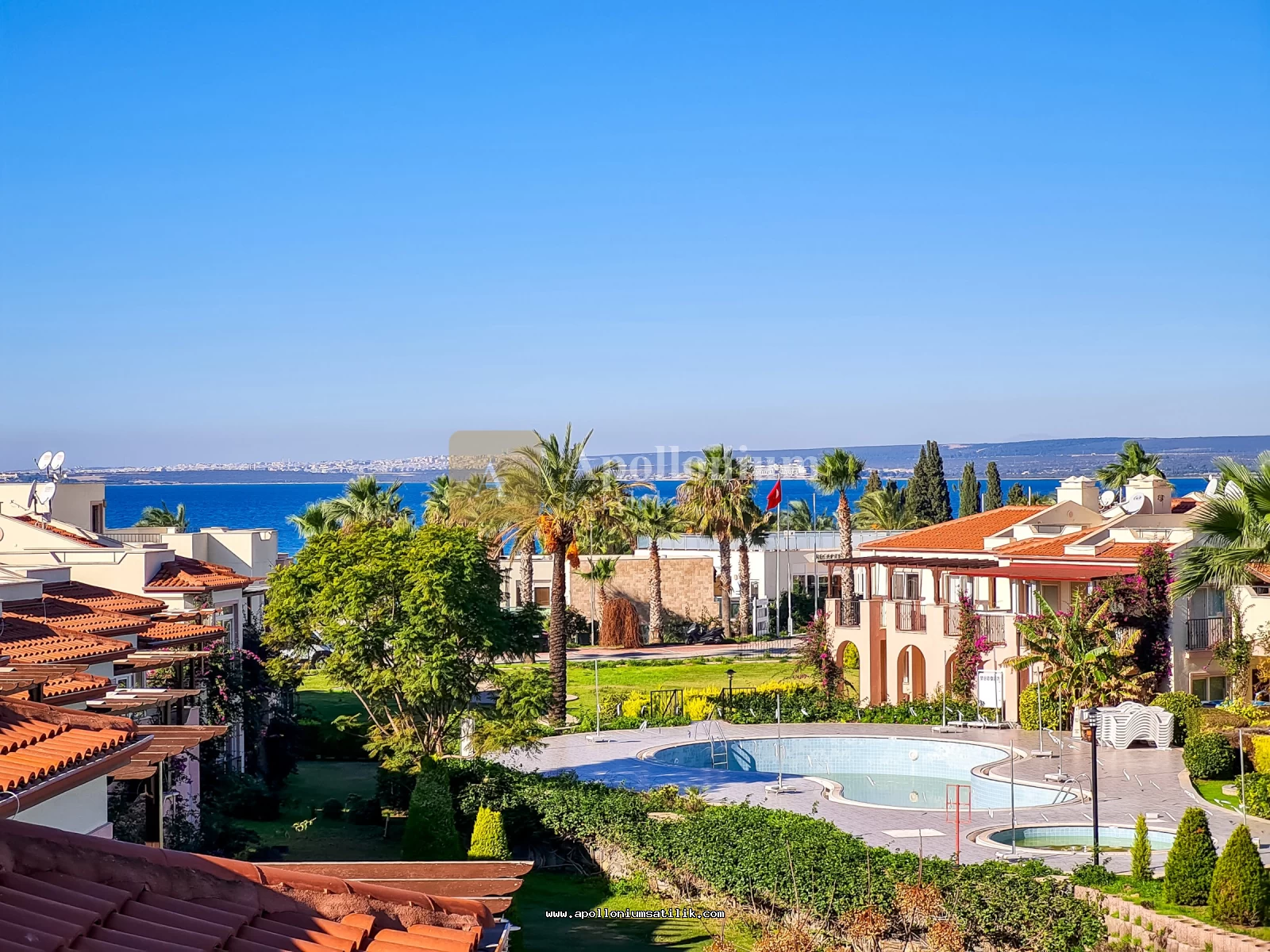 Apolloniumda Satılık Full Eşyalı, Köşe Konumlu 2 Yatak Odalı Eros Daire