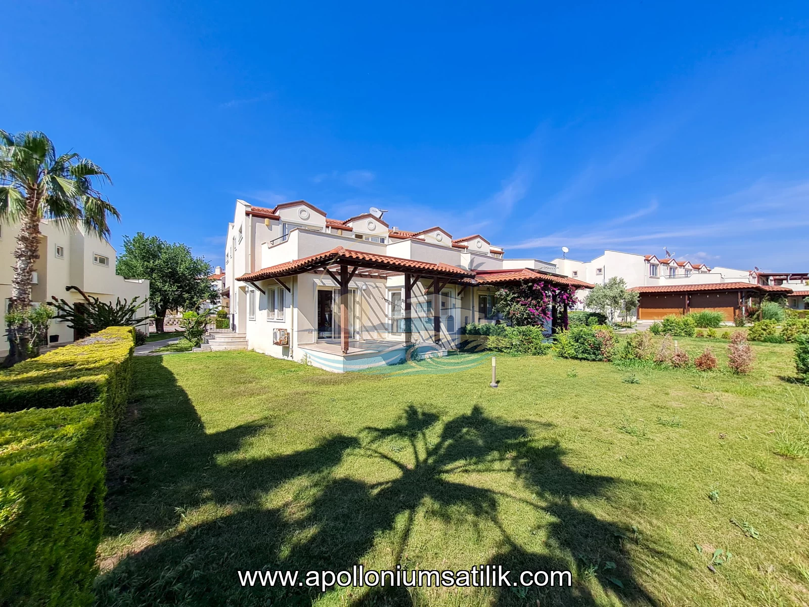 Denize Sıfır Apollonium Venuste Geniş Bahçeli, Full Eşyalı 3+1 Villa