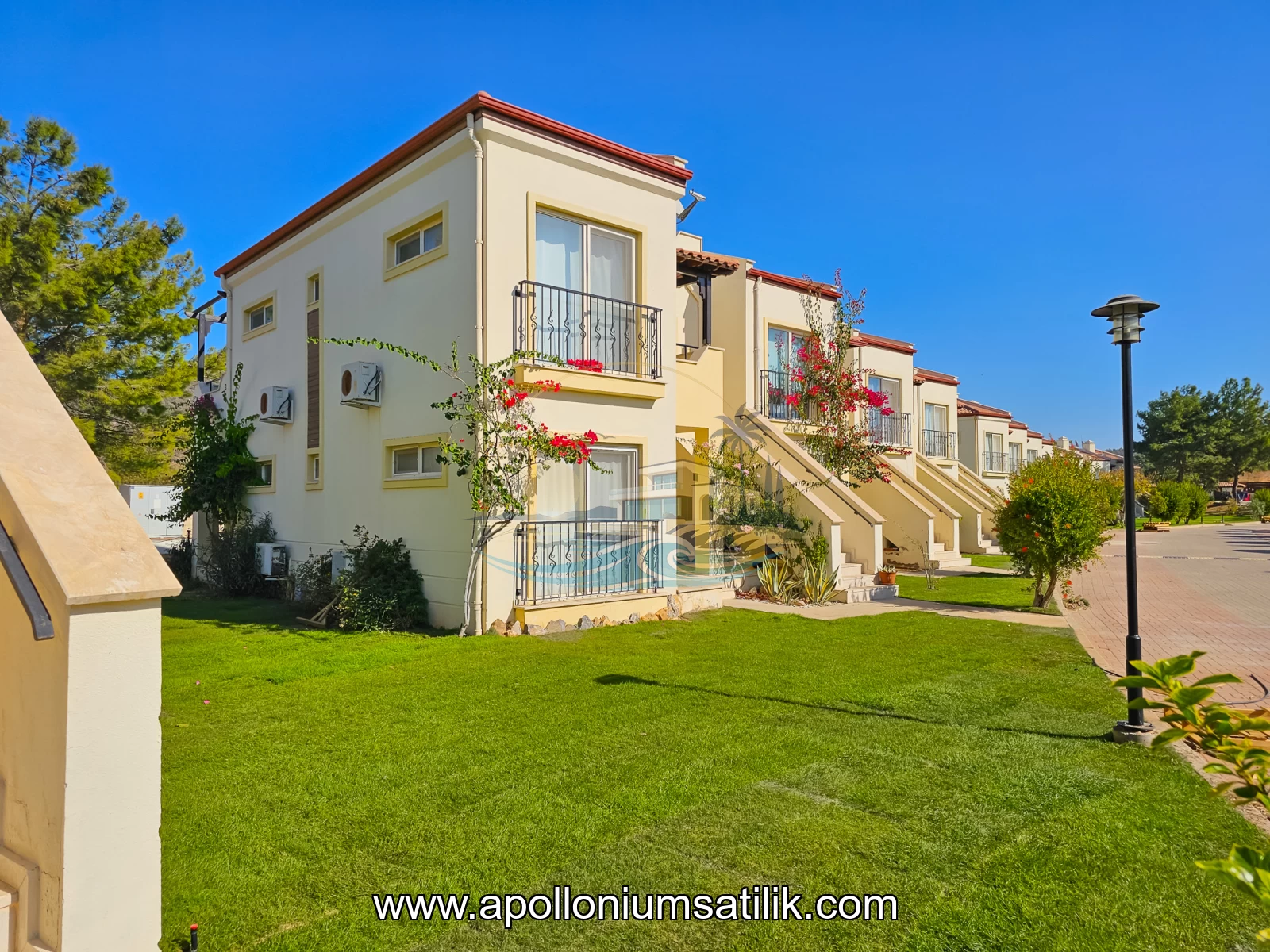 Apollonium Zeusta Deniz ve Havuz Manzaralı, Kaçırılmayacak 2+1 Daire