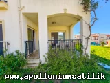 Denize Sıfır Apolloniumda Satılık Geniş Bahçeli, Köşe Konumlu 2+1 Daire