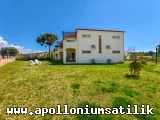 Denize Sıfır Apolloniumda Satılık Geniş Bahçeli, Köşe Konumlu 2+1 Daire