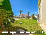 Denize Sıfır Apolloniumda Satılık Geniş Bahçeli, Köşe Konumlu 2+1 Daire
